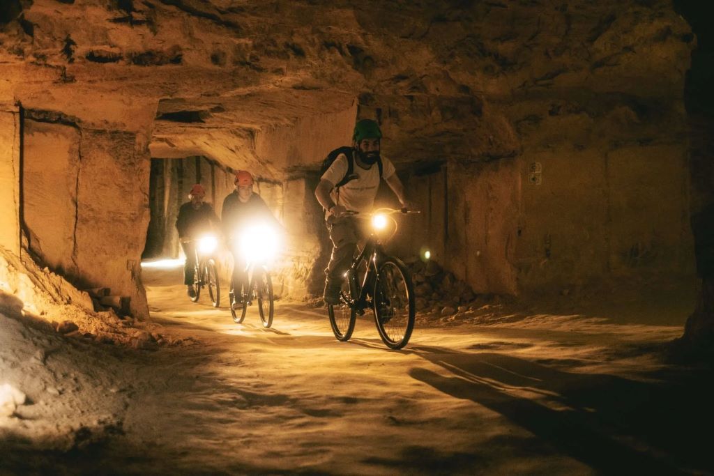 FIETSEN IN DE MERGELGROTTEN